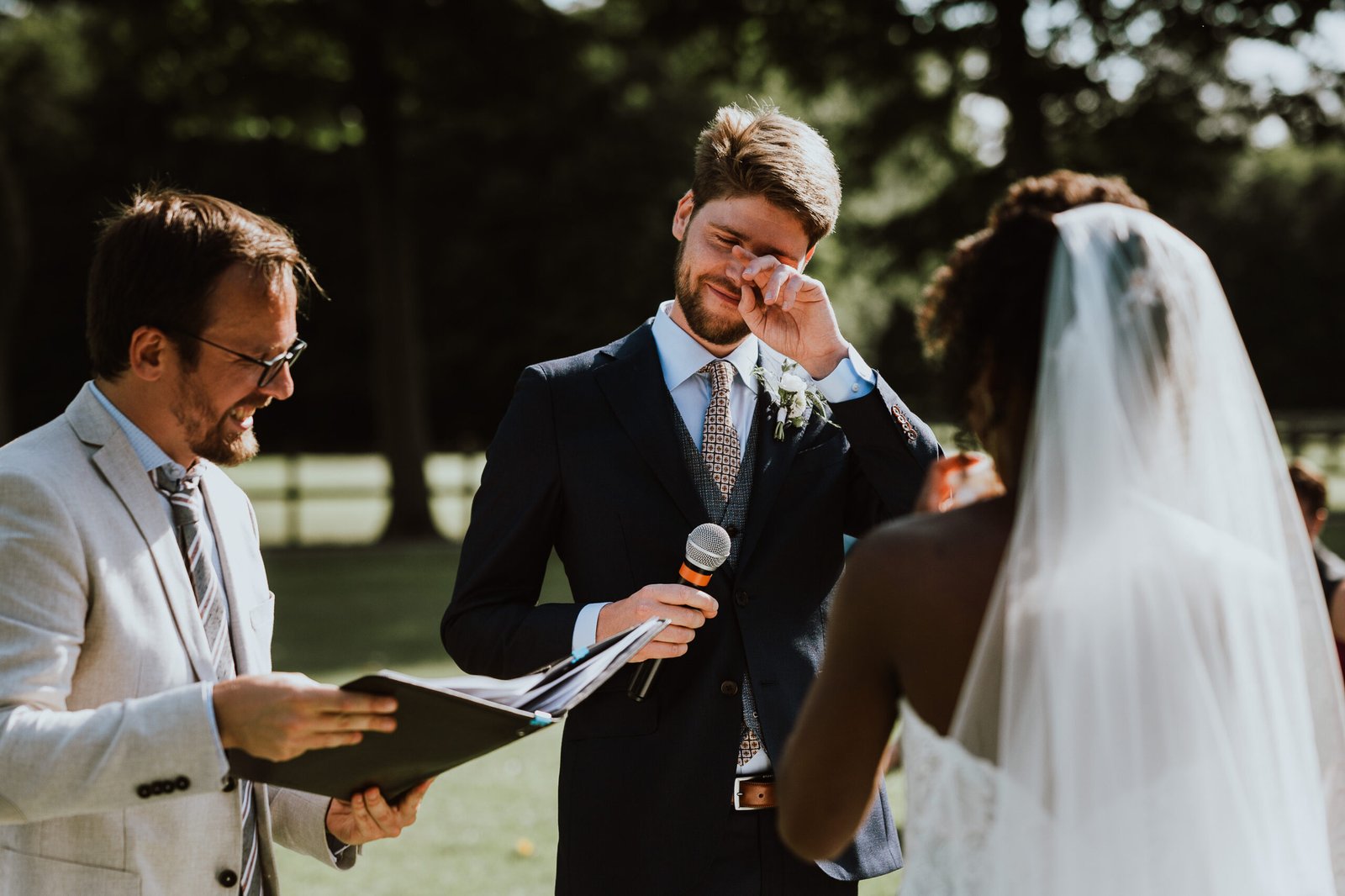 photographe de mariage discret pendant les vœux